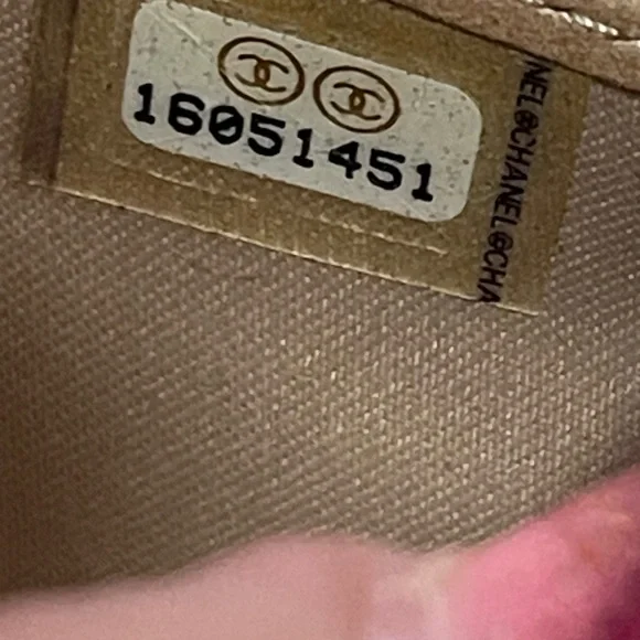 CHANEL Fuchsia Floral Embossed Wallet - Picture 2 of 16